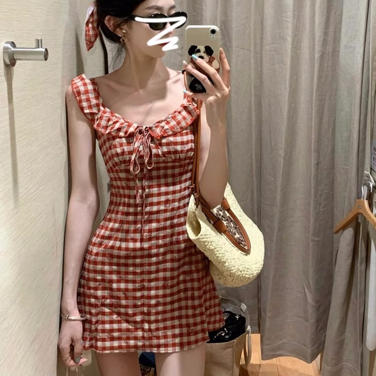 French temperament red plaid sleeveless dress for women in summer 2025 new small person looking slim and waist-hugging short skirt