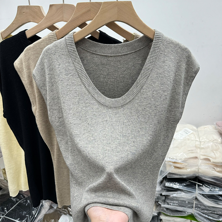 White U-neck T-shirt for women's summer new loose and fashionable temperament sleeveless short knitted sweater top