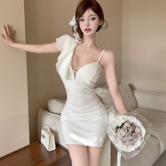 Real shot of new tight hip-packing sexy one-shoulder dress