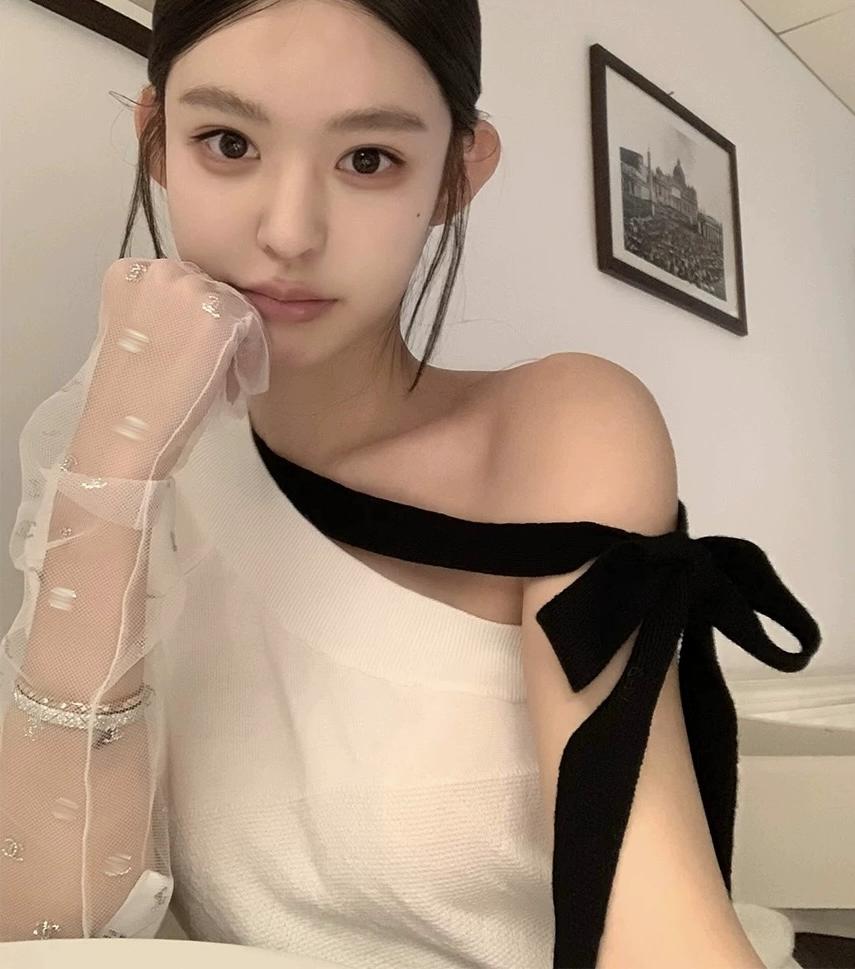 天貓質量蝴蝶結綁帶斜肩短袖針織女夏季修身設計感辣妹上衣