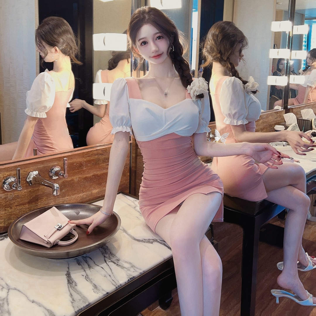 Real shot of sexy contrasting color splicing V-neck tight hip-covering base dress
