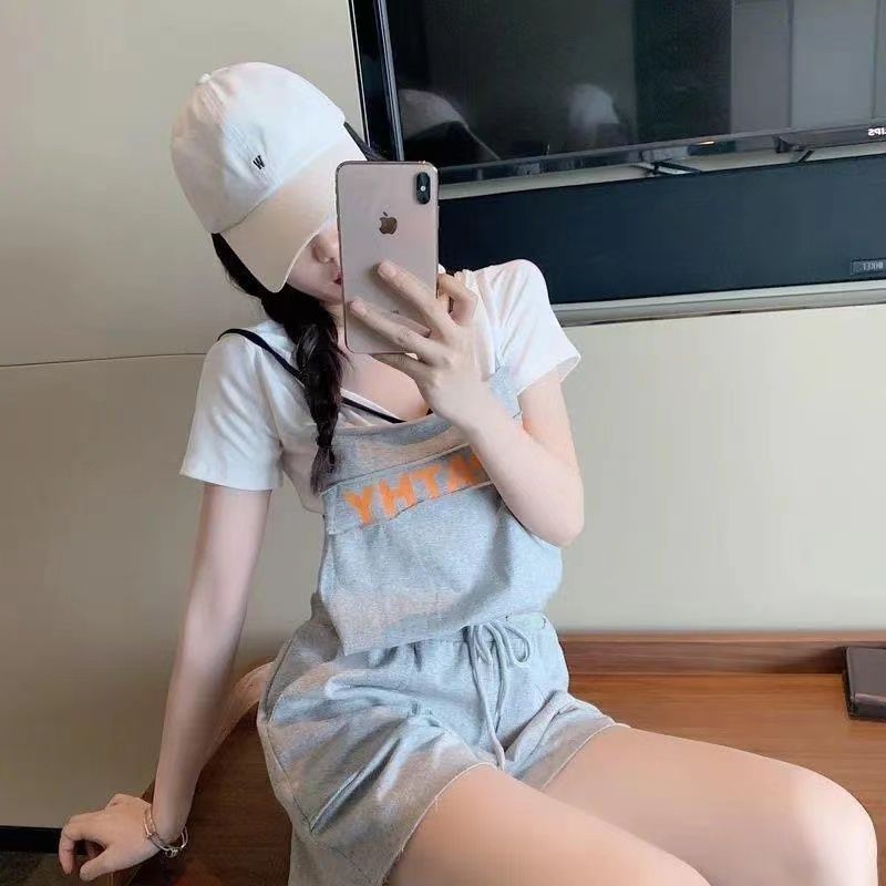 New summer hooded contrasting T-shirt for women loose and slim high waist casual shorts small two-piece set