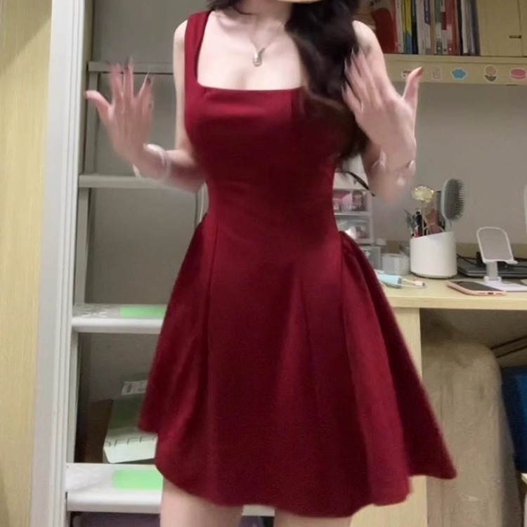 2025 new small French red suspender dress summer women's clothing sexy waist-hugging short skirt
