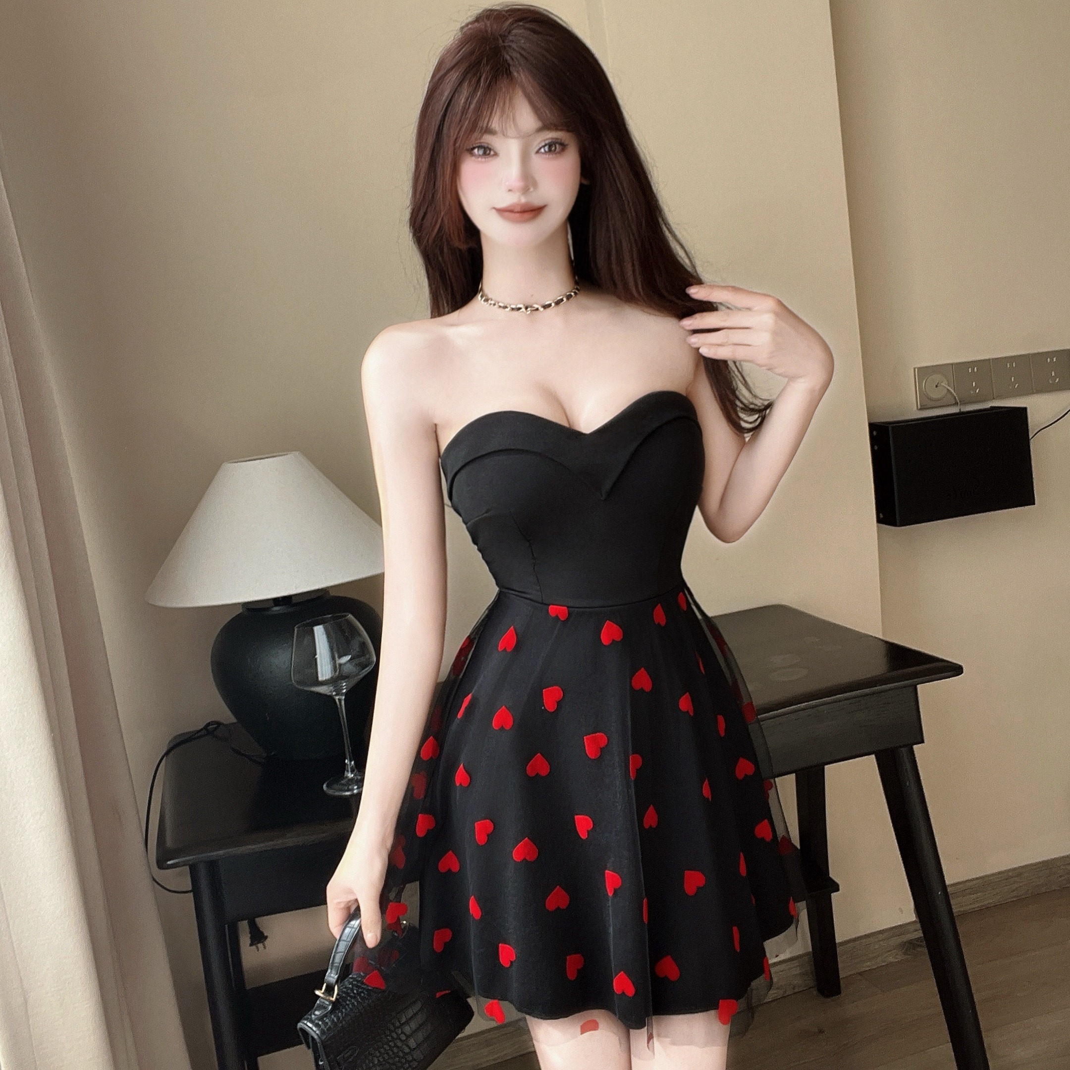 Real-life mesh splicing strapless dress dress with hip skirt short style
