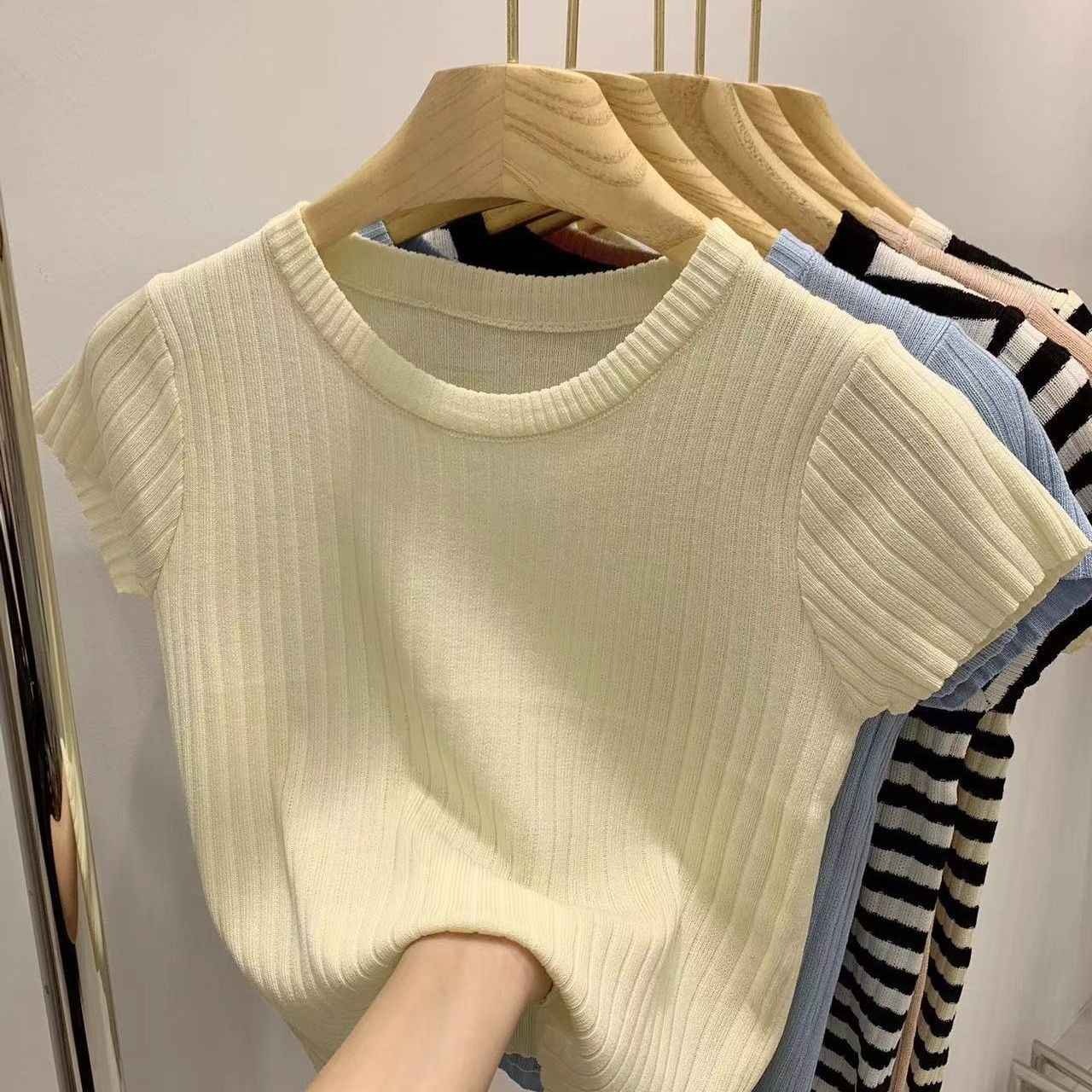 Knitted short-sleeved T-shirt for women in autumn, winter and autumn pit strip design niche short short sleeve round neck ins chic top trendy