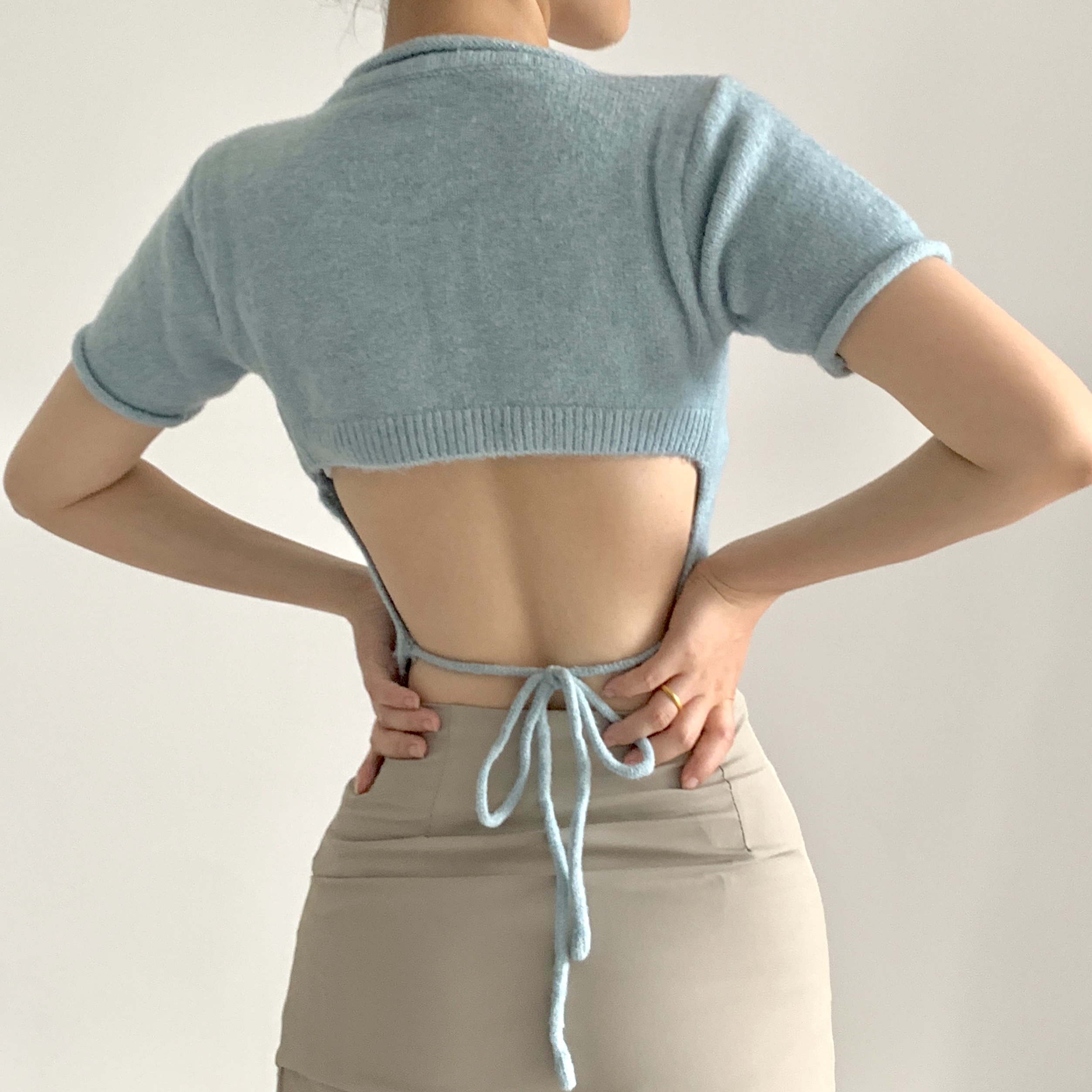 Sexy backless lace-up sweater early autumn new round neck short sleeve pullover rolled up soft knitted short hot girl sweater