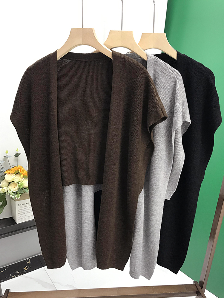 Wearing artifact is super soft and skin-friendly. Solid color knitted wool scarf shawl top with cloak for women