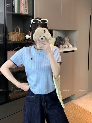 Embroidered small love knitted short-sleeved T-shirt for women 2025 summer new design contrast color round neck short top ins