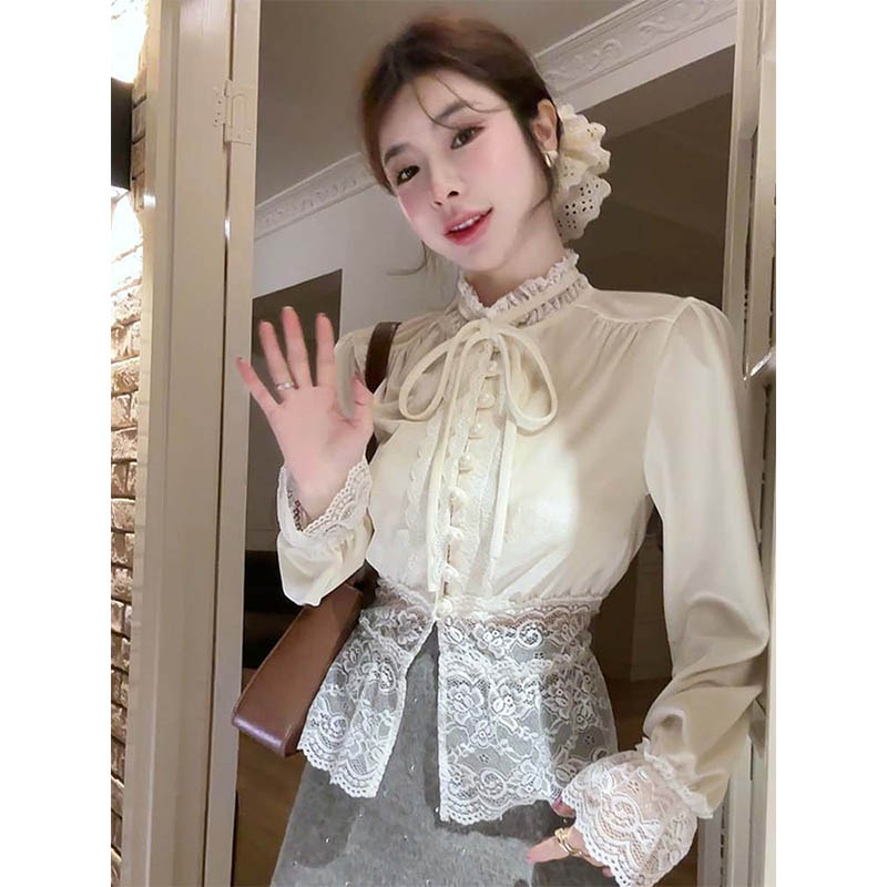 Original workmanship spliced ​​lace hook flower long-sleeved shirt for women in spring and autumn waist-grabbing design niche hot girl top