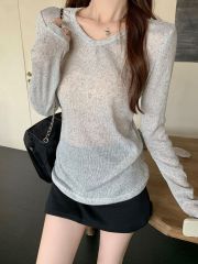 Real photo of relaxed V-neck sweet spicy thin chic sunscreen blouse for women in spring and autumn Korean long-sleeved T-shirt
