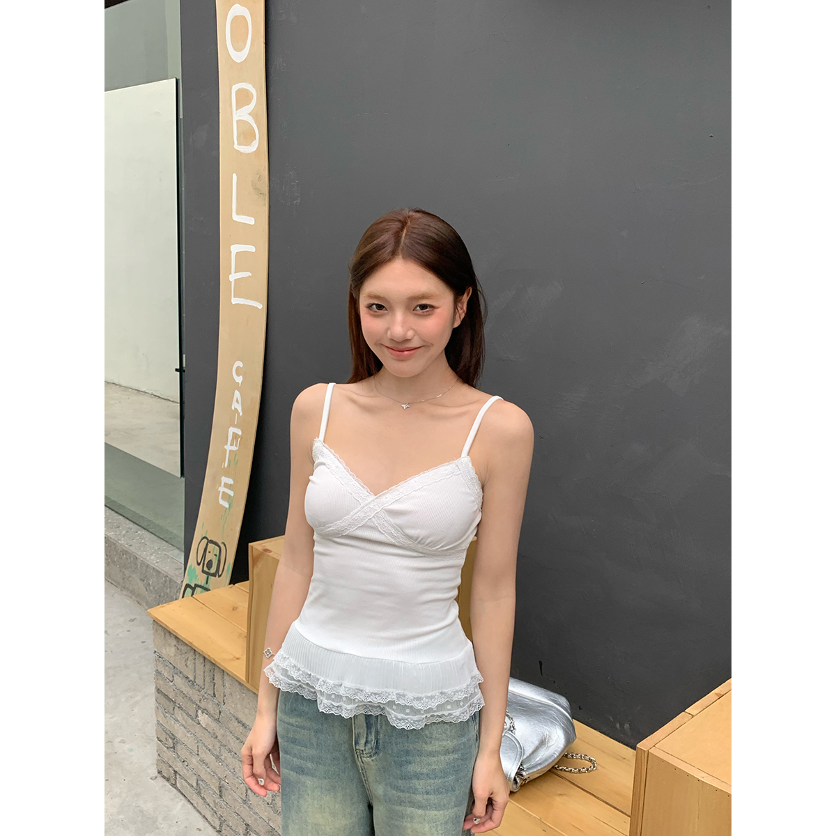 Korean solid color suspender vest for women in summer lace lace hem waist slim fit layered inner top