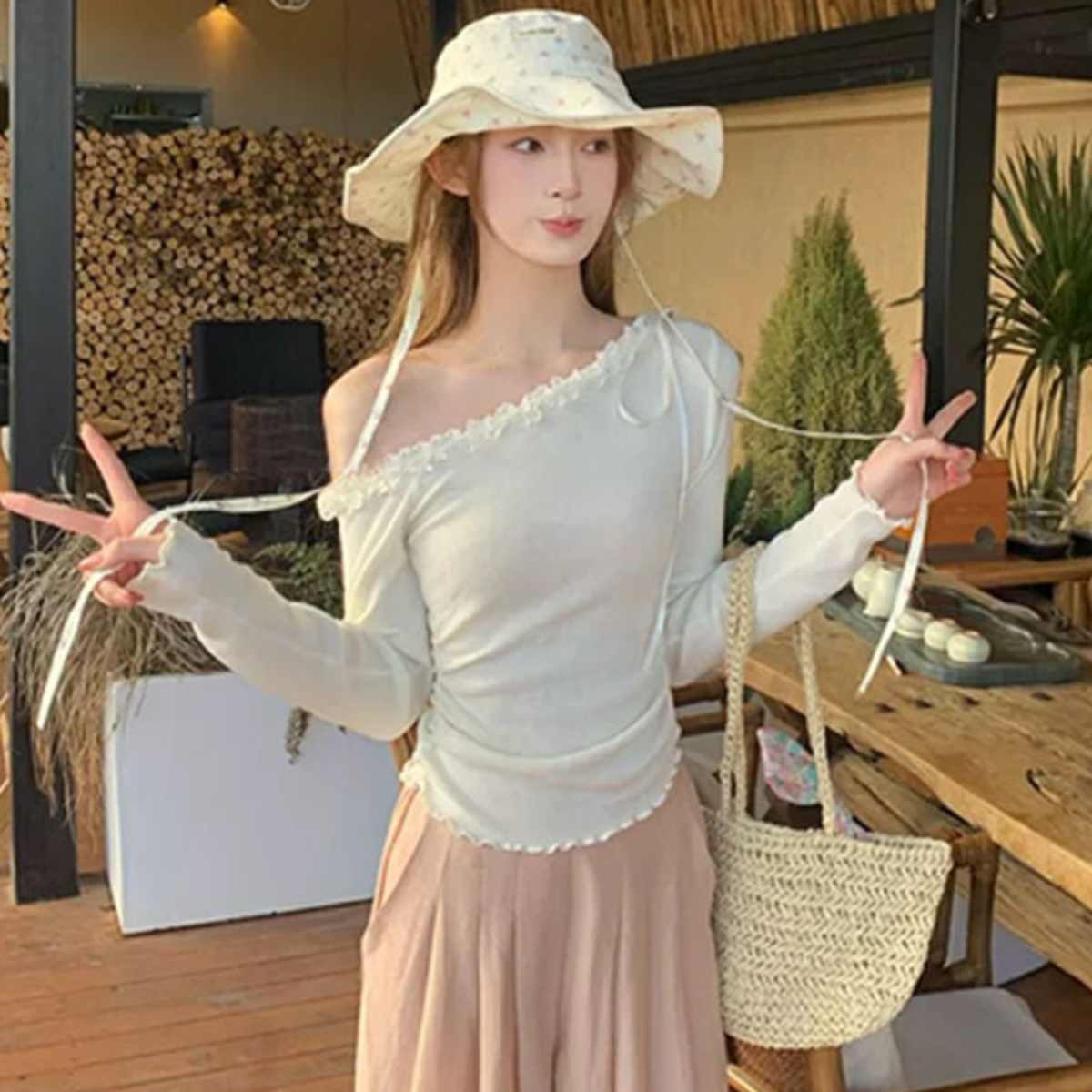 French irregular off-shoulder pink lace lace sweater for women 2025 early spring new slim off-shoulder top