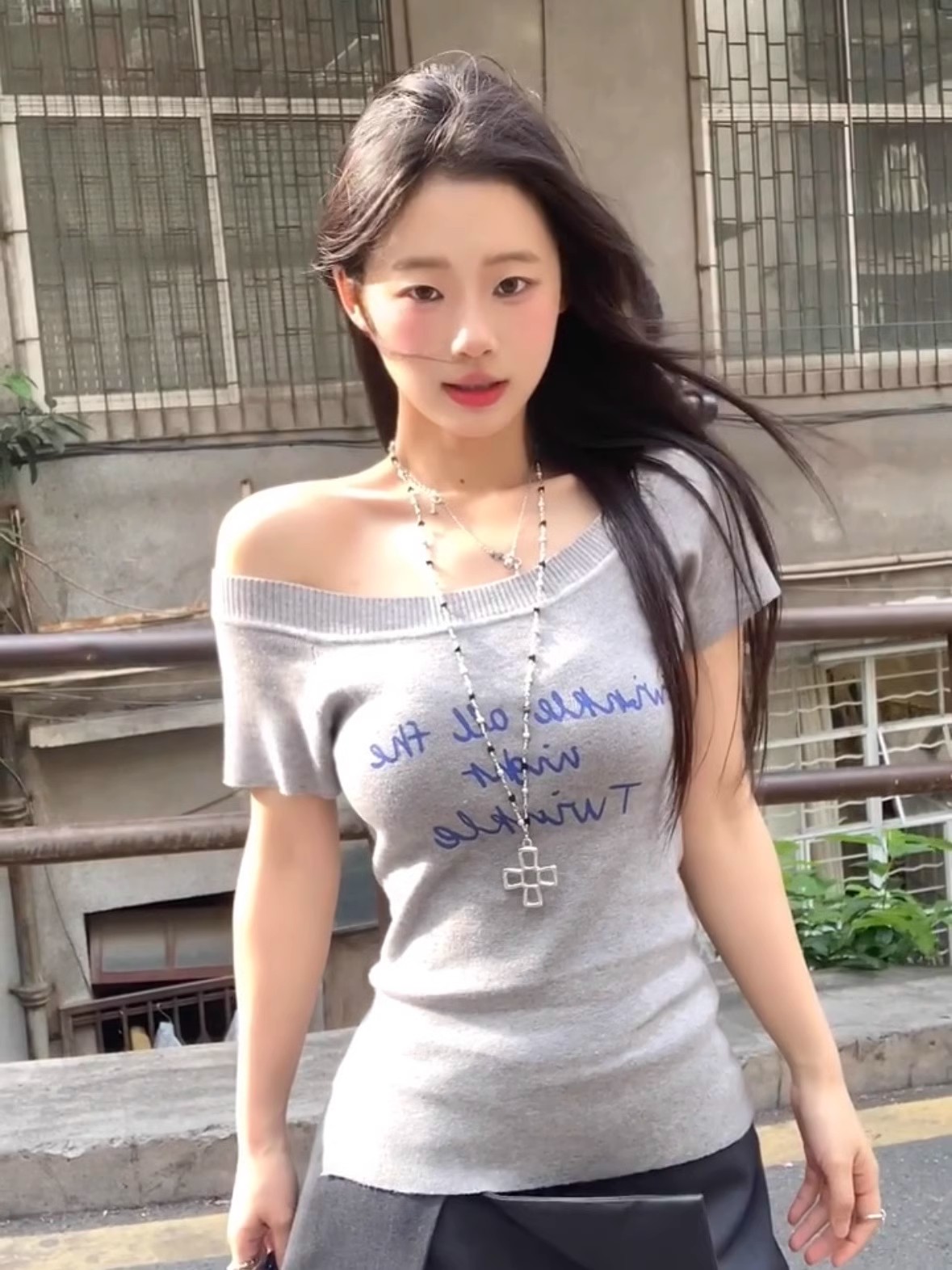 純欲風字母印花設計短袖t恤女夏季氣質辣妹修身顯瘦潮流針織上衣