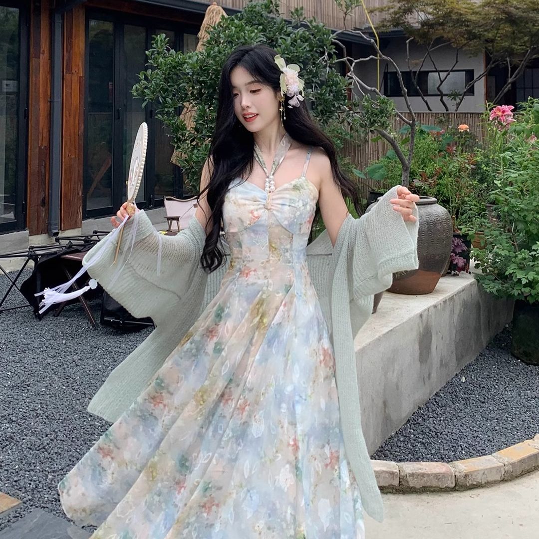 Early spring oil painting secrets retro oil painting sense temperament printed embroidered halter neck suspender skirt for women new spring style