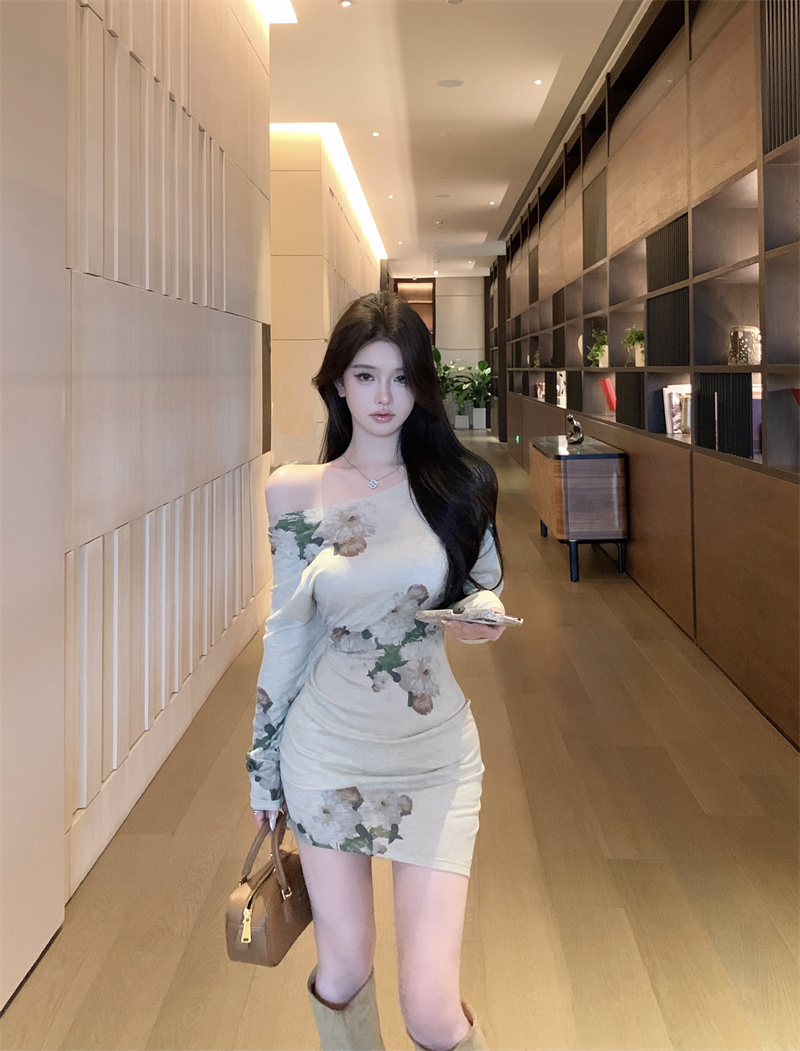 實拍 收腰系帶包臀裙不對稱下擺修身顯瘦長袖印花連衣裙