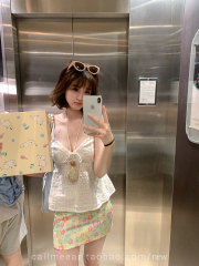 Set pure and lustful white plaid suspender vest for women in summer sweet and spicy bottoming inside with short seaside vacation top