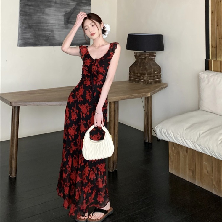 Real shot 2025 new floral dress ruffled suspender skirt long skirt for women in spring and summer V-neck pure and lustful style