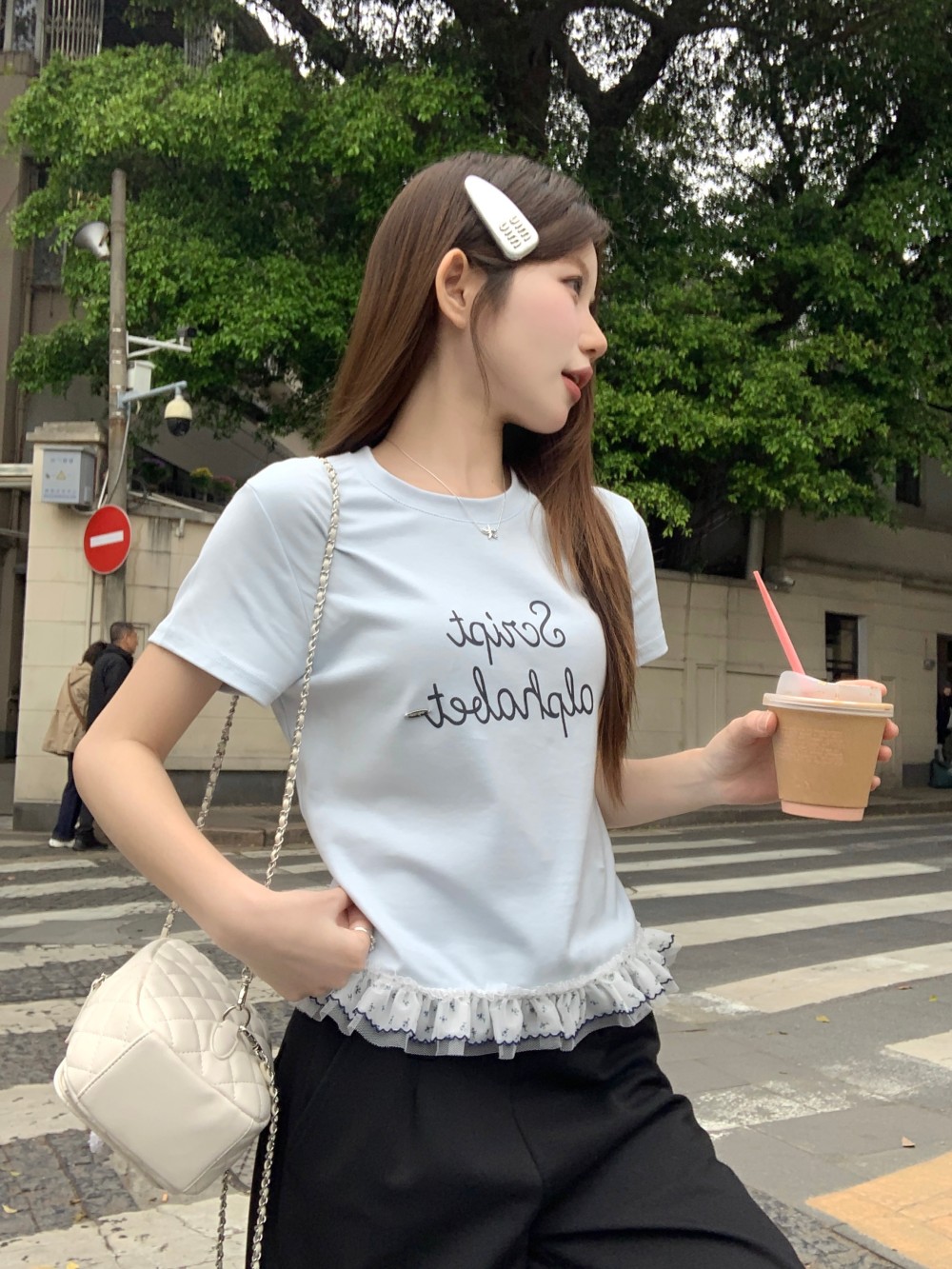 Real shot of fashionable letter printed spliced ​​lace lace short-sleeved T-shirt for women with small special round neck top spring