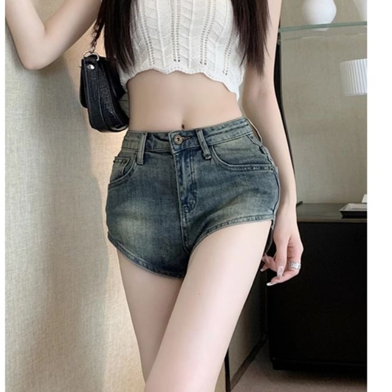 Hot girls American retro tight denim shorts for women in spring and summer new simple straight hip denim hot pants