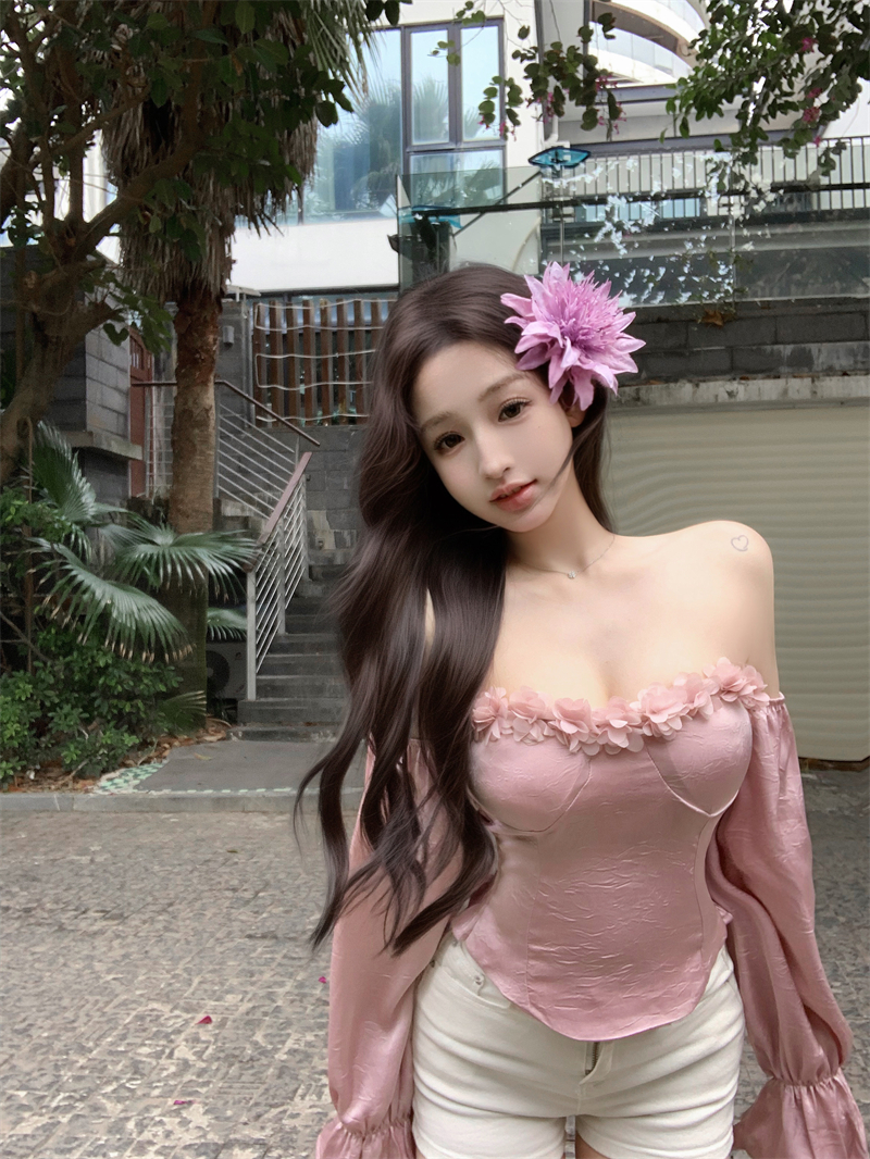 Real shot of sweetheart three-dimensional flower one-shoulder bell sleeve top