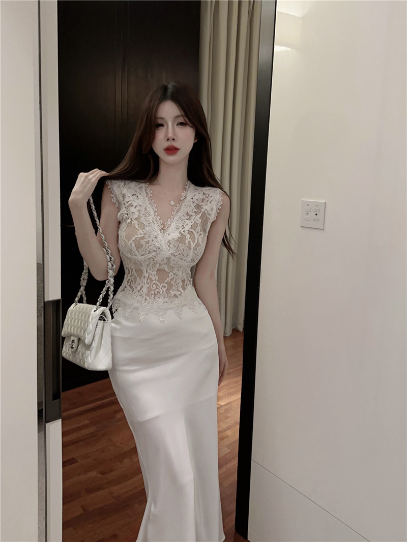Real-life celebrity lace three-dimensional tailoring deep V tops showing big legs and long fishtail skirt