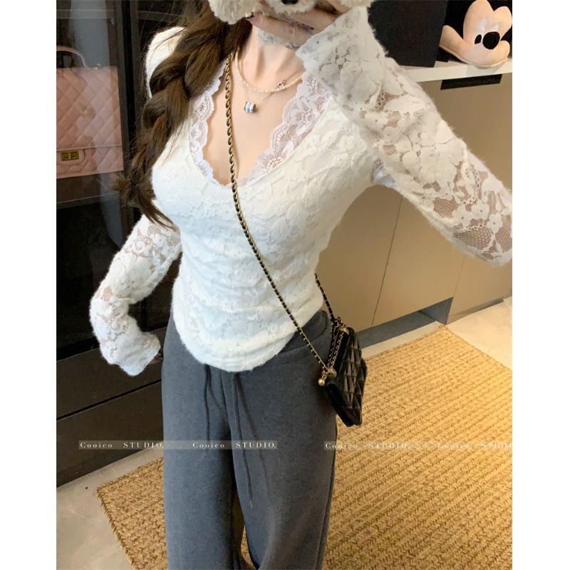 Lace V-neck base shirt for women in autumn and winter sexy inner wear slim waist-hugging pure and sweet hot girl chic top