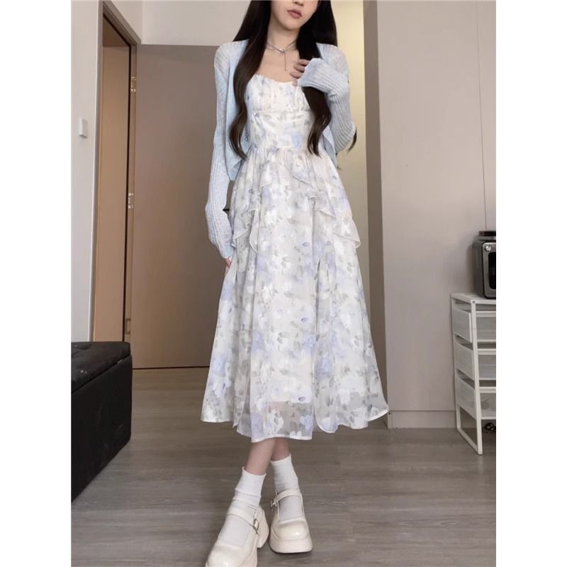 2025 new suspender dress for women in summer new waist-hugging floral long skirt blue vacation irregular skirt for women