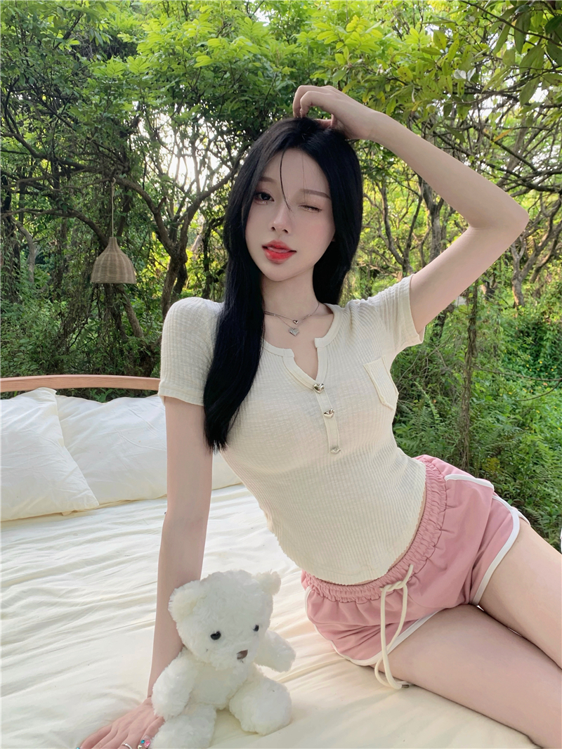 實拍~夏季整件通勤V領短袖短款修身小眾別致T恤小個子女