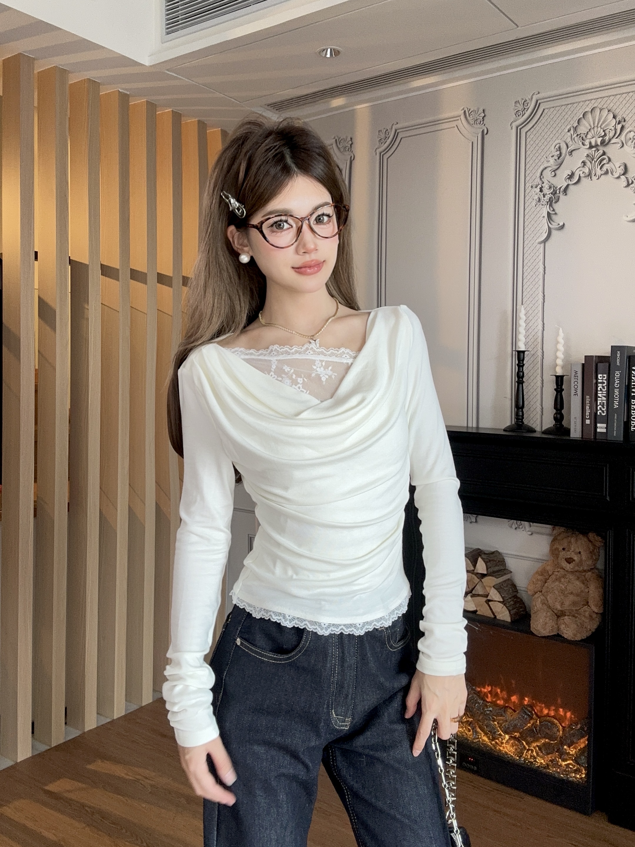 Pure white swinging collar one-shoulder T-shirt for women in spring off-shoulder base shirt fake two-piece lace inner short top