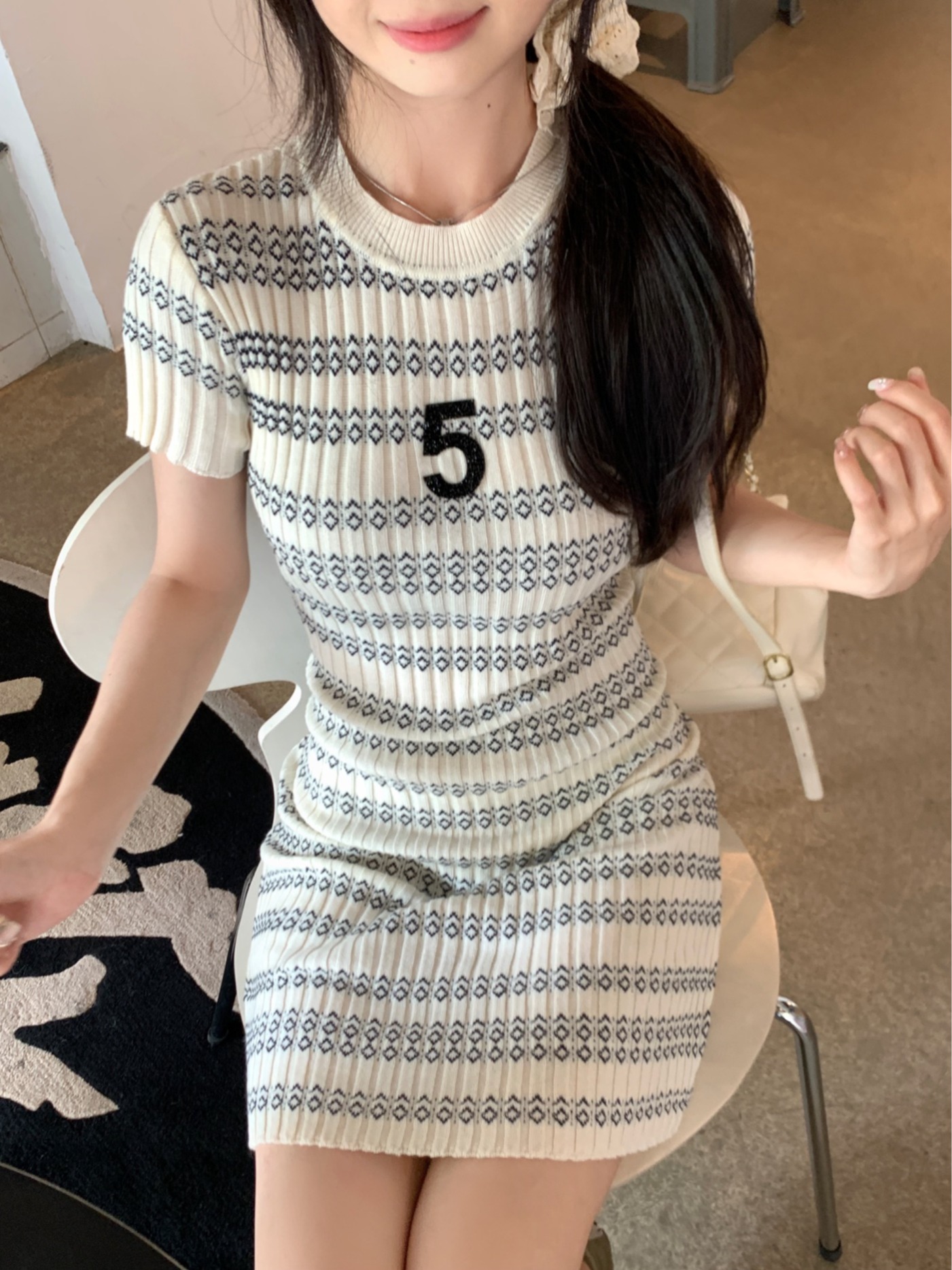 撞色條紋刺繡針織短袖連衣裙女夏季氣質修身短裙圓領收腰包臀裙子