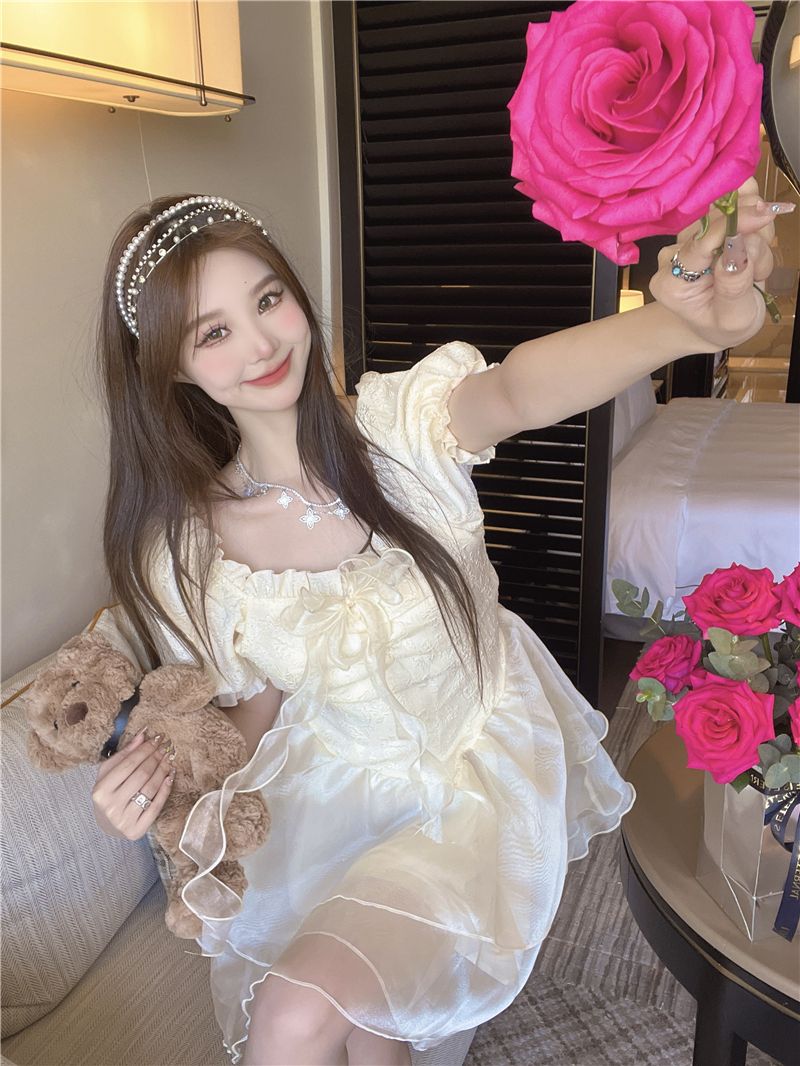 Sweet bow dress for women in spring and summer high-end temperament princess fluffy skirt waist-hugging small short skirt