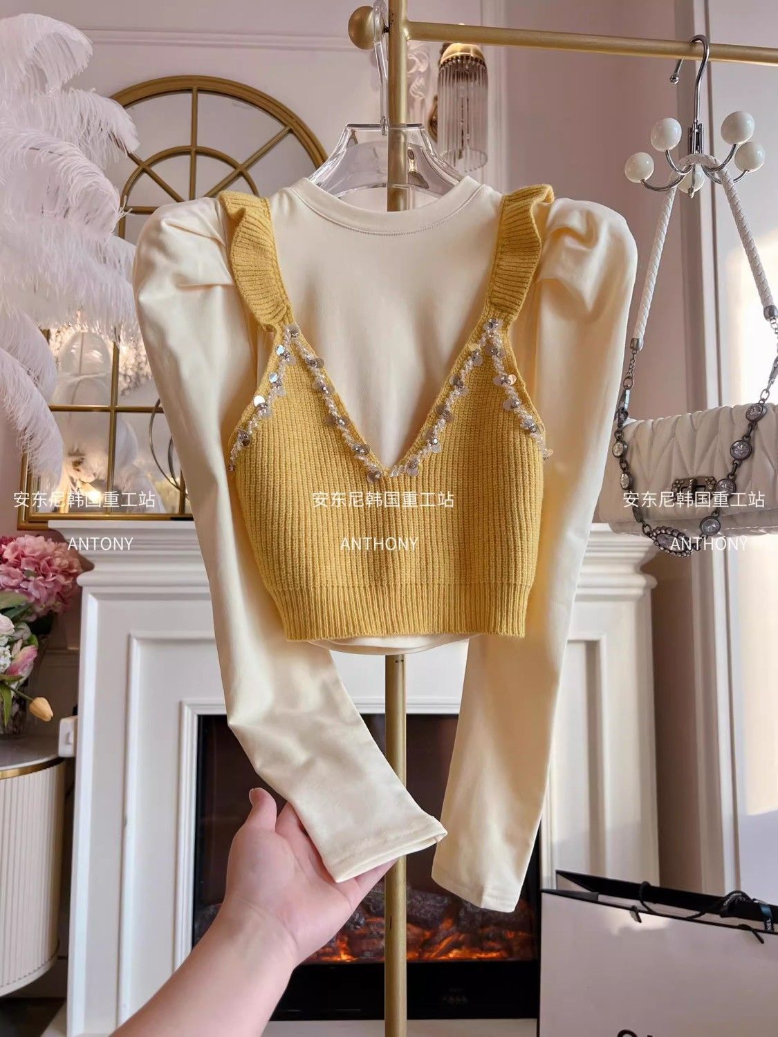 Korean design sense heavy industry diamond-inlaid earrings knitted suspender vest women's 2025 short base top set