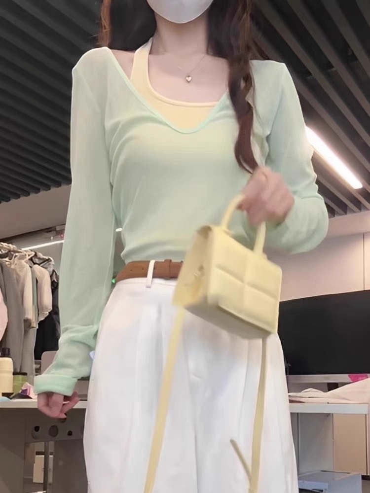Hot girl mint green halter neck long sleeve T-shirt for women early autumn design niche base shirt top two set