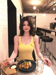 NIMOWANG全城熱戀黃色小吊帶背心女夏季修身外穿針織無袖上衣