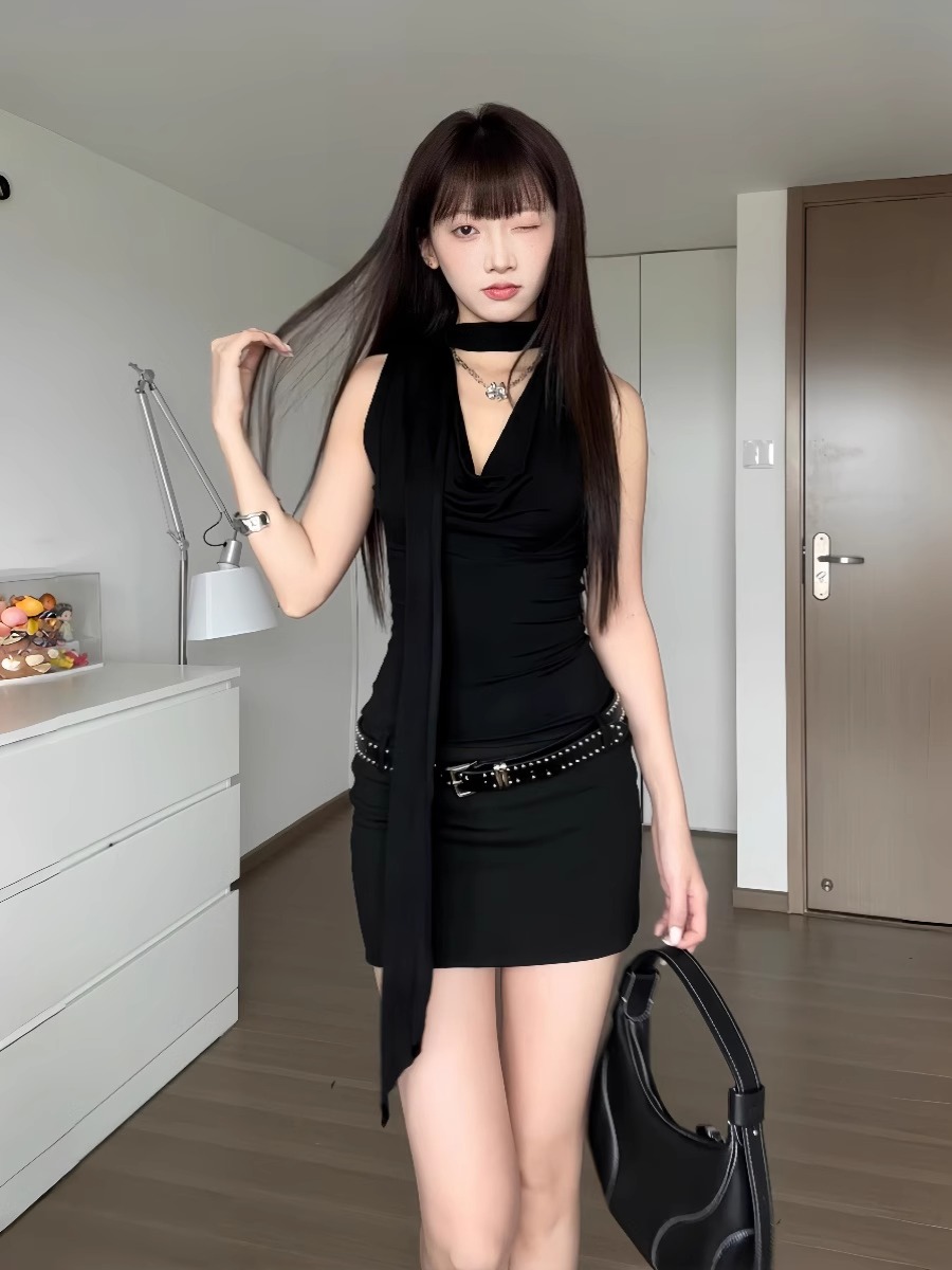 美式辣妹連衣裙女秋季設計感小眾御姐風長袖黑色包臀短裙子