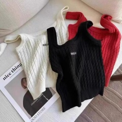 楊依姍 SS字母刺繡夏季麻花紋無袖針織背心