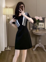 黑色休閒連衣裙女夏季2025顯瘦氣質針織小黑裙洋氣減齡小個子裙子