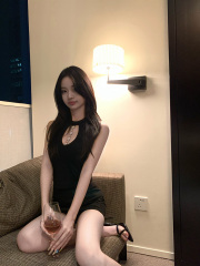 Women's halter halter vest 2025 spring knitted inner wear pure sexy slim short off-shoulder top