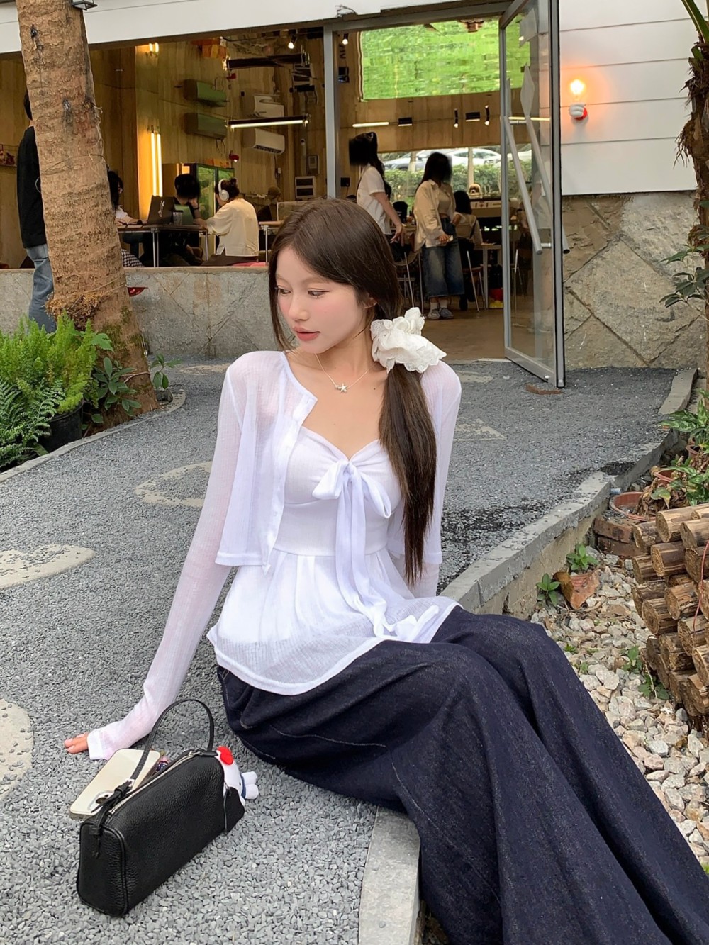 Real photo of a girl's old Qianfeng white knitted cardigan suspender suit for women in spring