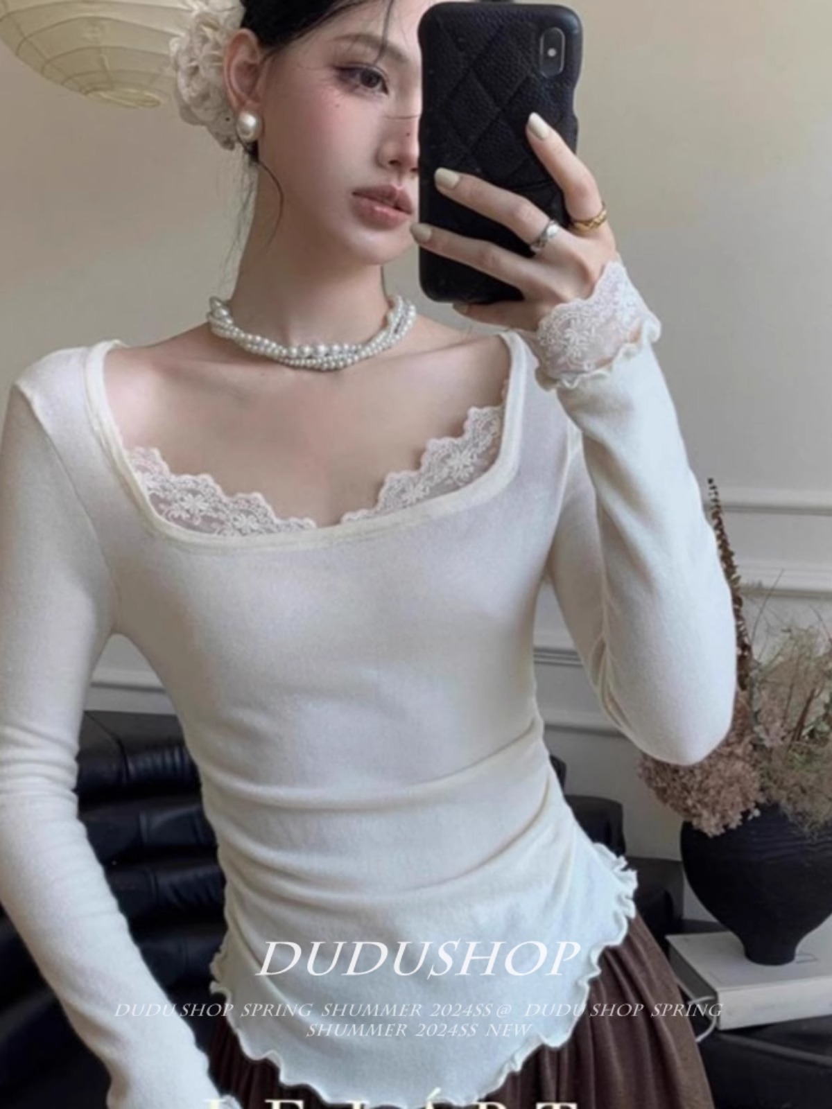 Threaded German velvet ~~ Lace spliced ​​base shirt for women in autumn and winter high-end design and slim hot girl inner top