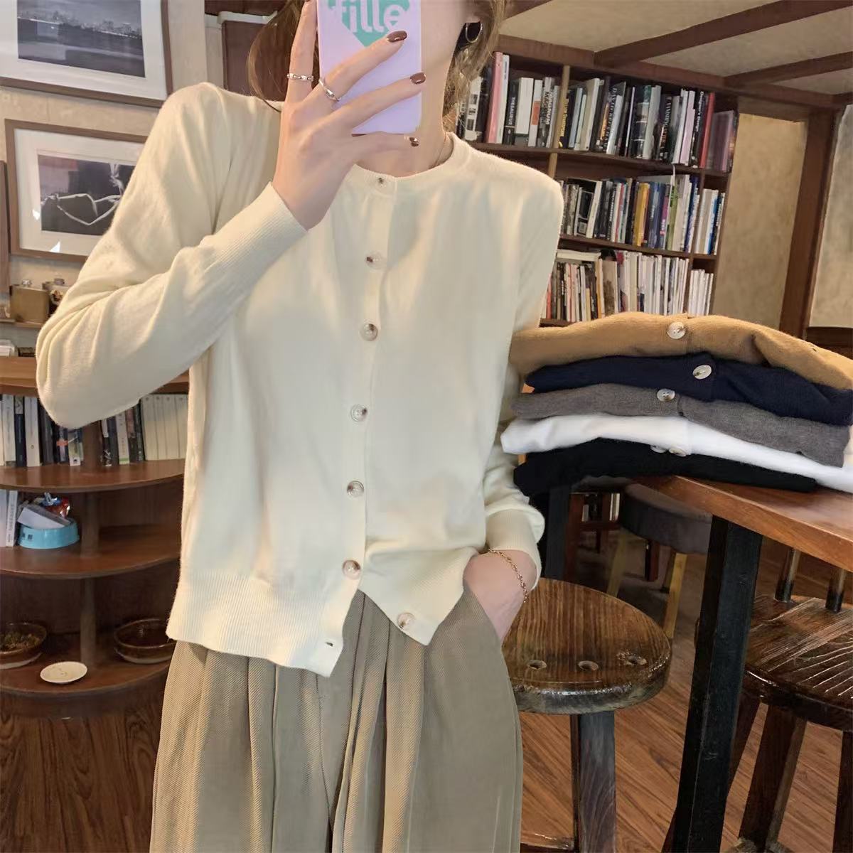 2025 new gray knitted cardigan for women in autumn, high-end sweater jacket early autumn thin long-sleeved top