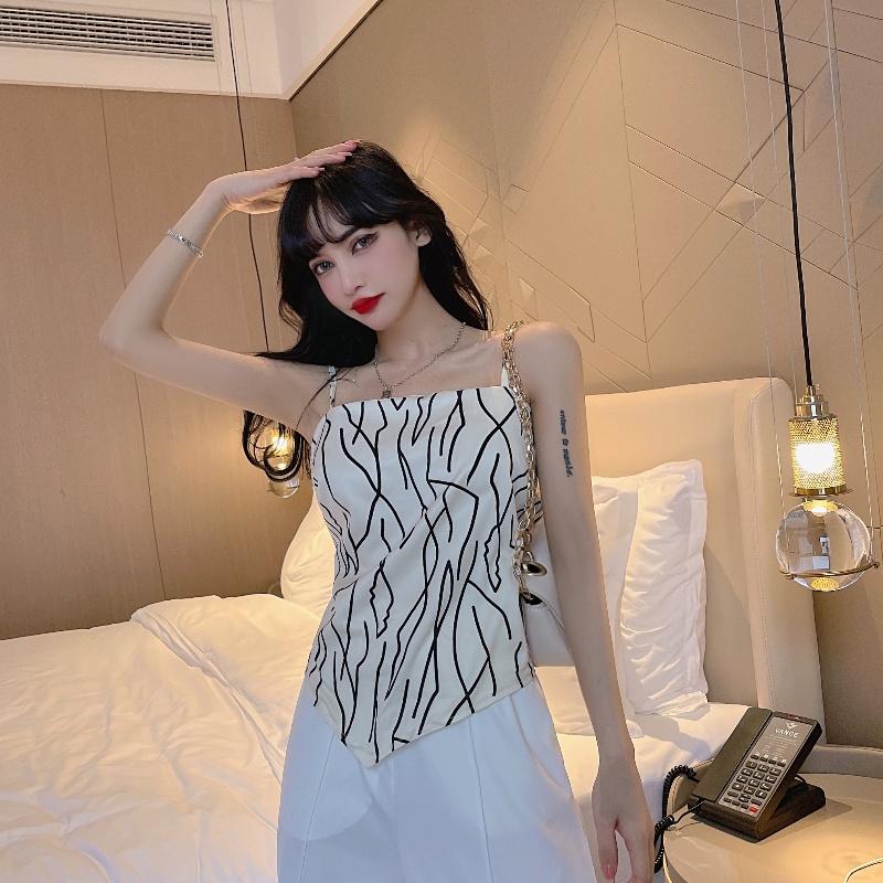 實拍純欲辣妹吊帶背心女設計感小眾外穿肚兜修身美背內搭上衣
