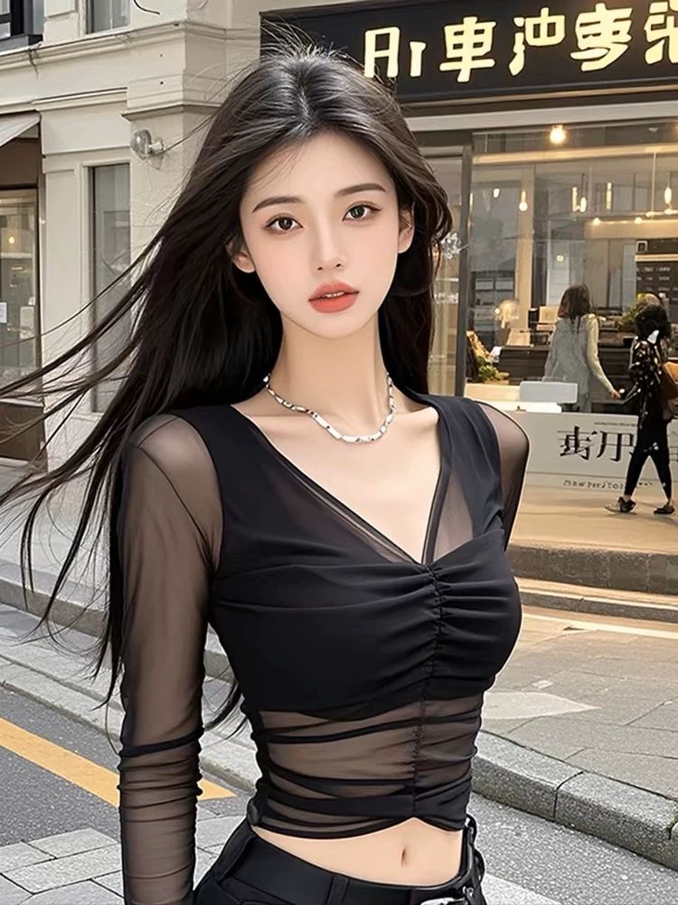 黑色V領長袖網紗拼接短款上衣女