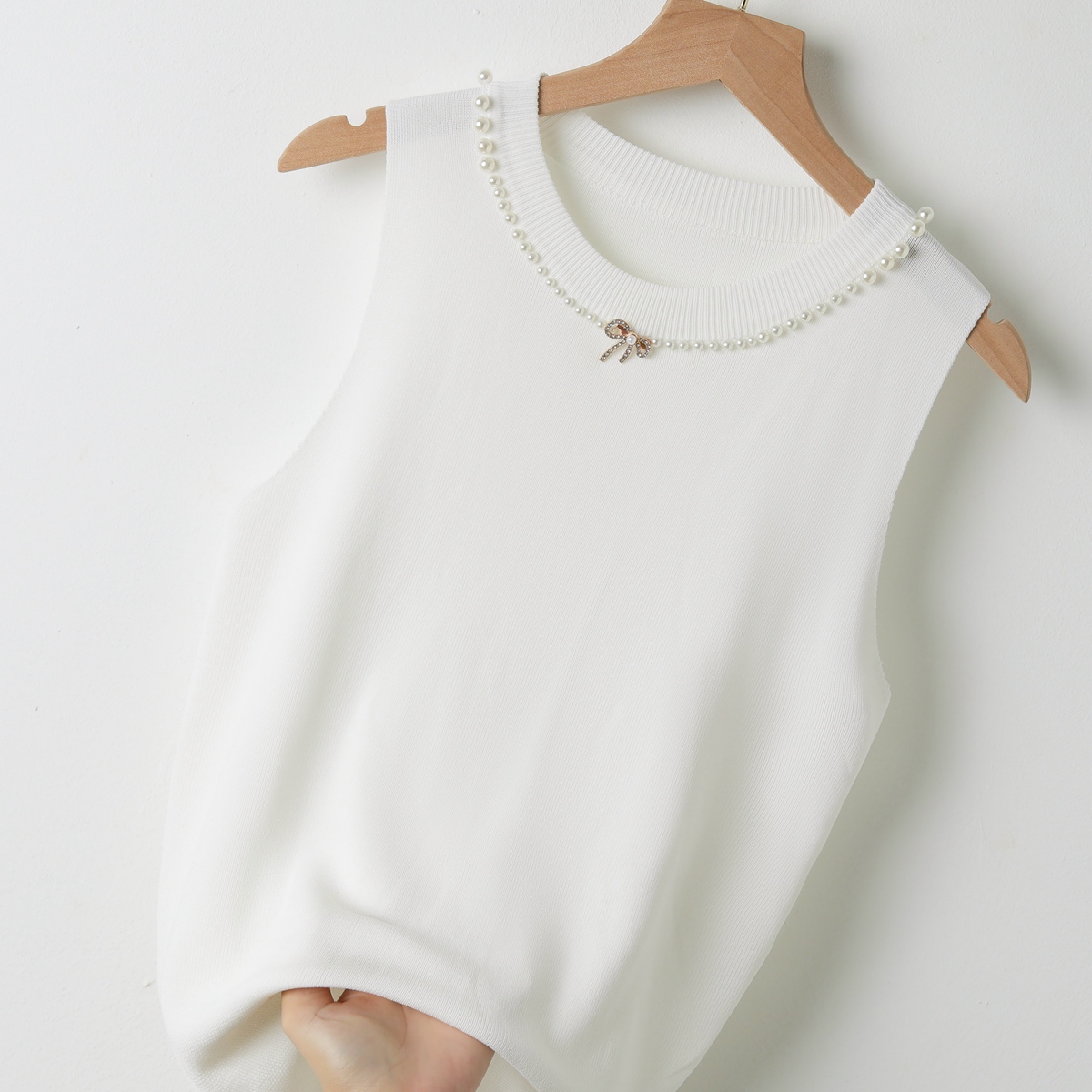 Ice silk suspender vest for women with summer small fragrance style, sleeveless bead bow and small suit base shirt