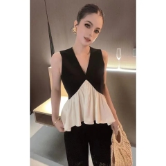 質檢官圖韓版褶皺撞色拼接v領無袖襯衫女2025年夏季新款時尚百搭