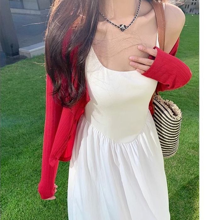 Zeng Xiaoxian's first love Korean gentle red cardigan vacation style sweet outfit makes her look slim and high-end top