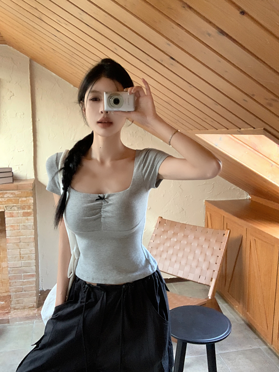 實拍絕美方領短袖T恤女正肩設計感露背修身辣妹小眾短款上衣