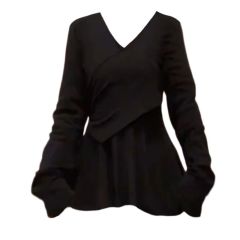 Free-spirited fat MM black V-neck long-sleeved T-shirt for women in spring and autumn waist covering flesh to make them look slim and pure inner top