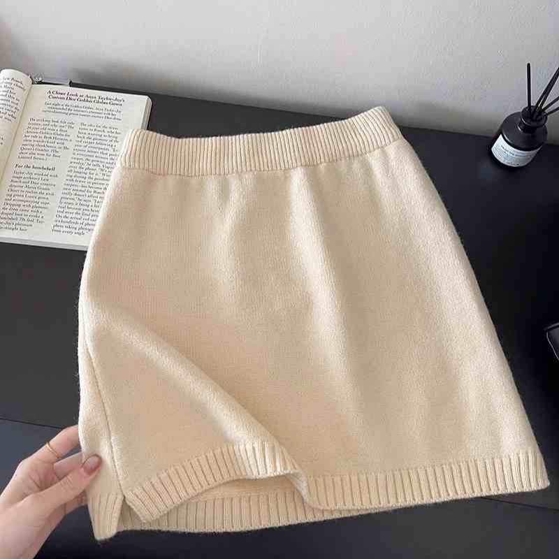 Korean retro elastic waist knitted short skirt for women in spring 2025 small, simple and versatile hip-covered skirt