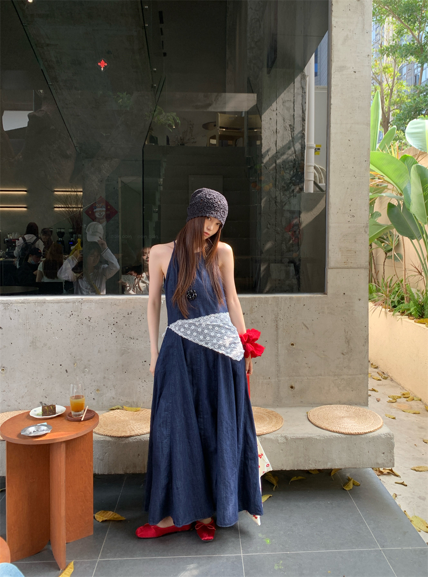 Real shot Korean retro shoulder-cut skirt washing cowboy dress giving lace triangle scarf